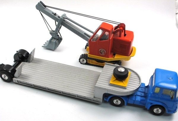 Corgi Toys Bedford Machinery Carrier with digger 1963 Major Carrimore DieCast Model (0512)